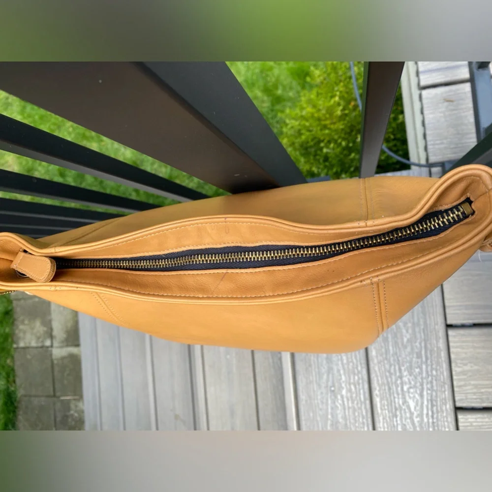 Vintage Coach Monterey Hobo #4027 Butterscotch Leather Shoulder Bag w/ Hangtag